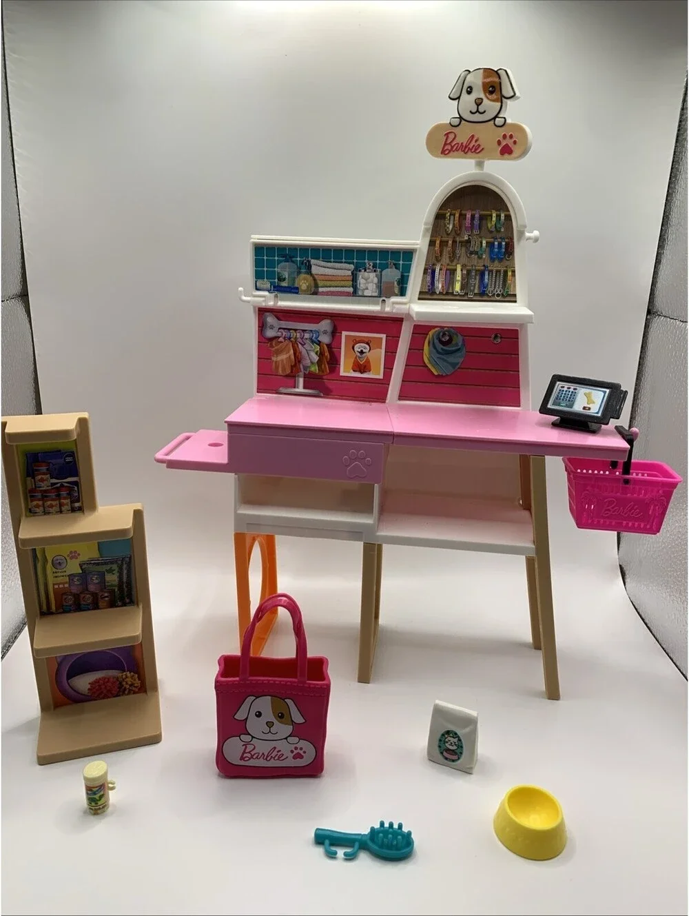 Barbie Pet Boutique Playset 2 Pieces Plus Pet Accessories Dogs Horse Medical Bag